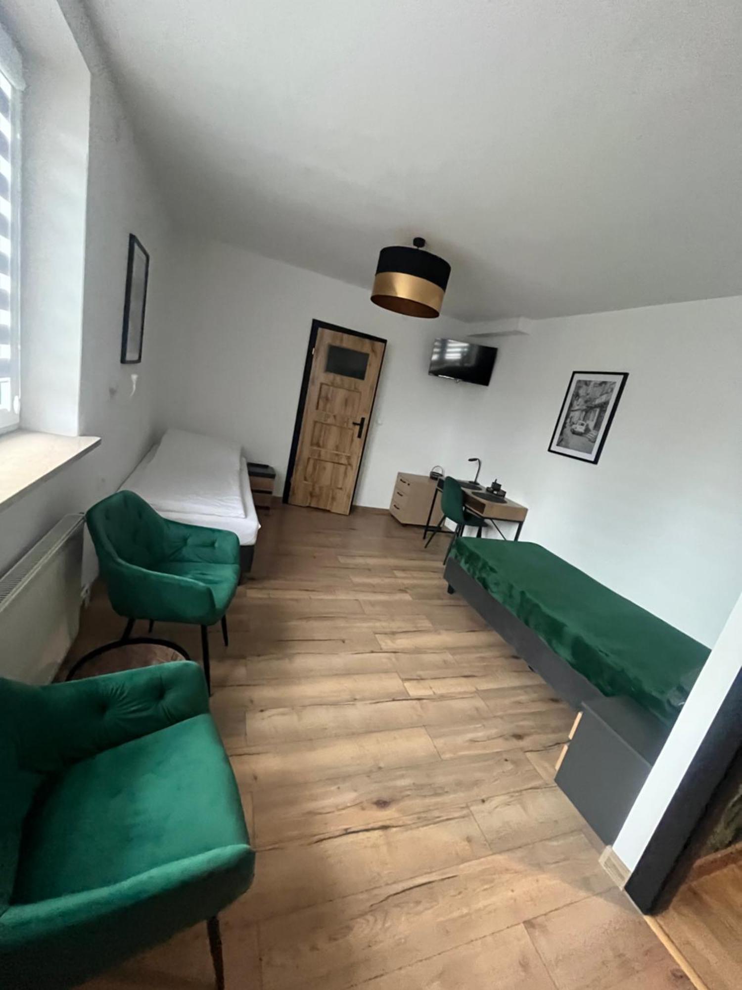 Happy 4 Aparthotel Krosno Exterior photo